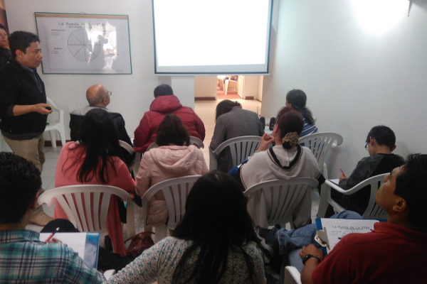 participantes en seminario El Viaje de los Siete Centros - desprogramación consciente y chakras